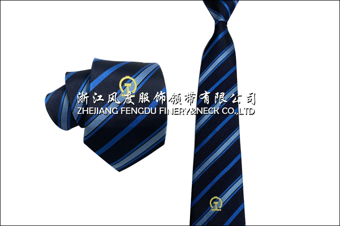 色真帶 2015式鐵路制服。.jpg